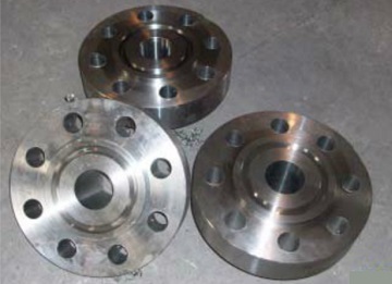 The finished products: Incoloy 825 welding neck flanges